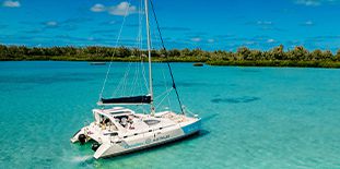 Croisière en Catamaran sur l’Ile aux Cerfs (Trou D'eau Douce)