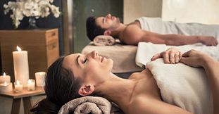 Retraite spa en couple : Massage relaxant et soin du visage
