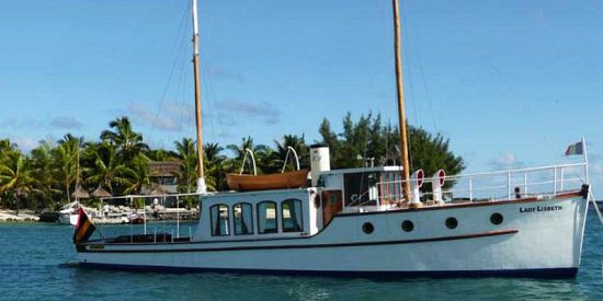 Croisière Luxueuse et Diner – Yacht à moteur