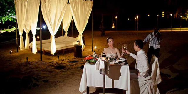 Diner Romantique Aux Chandelles Sur La Plage - Vacances Maurice